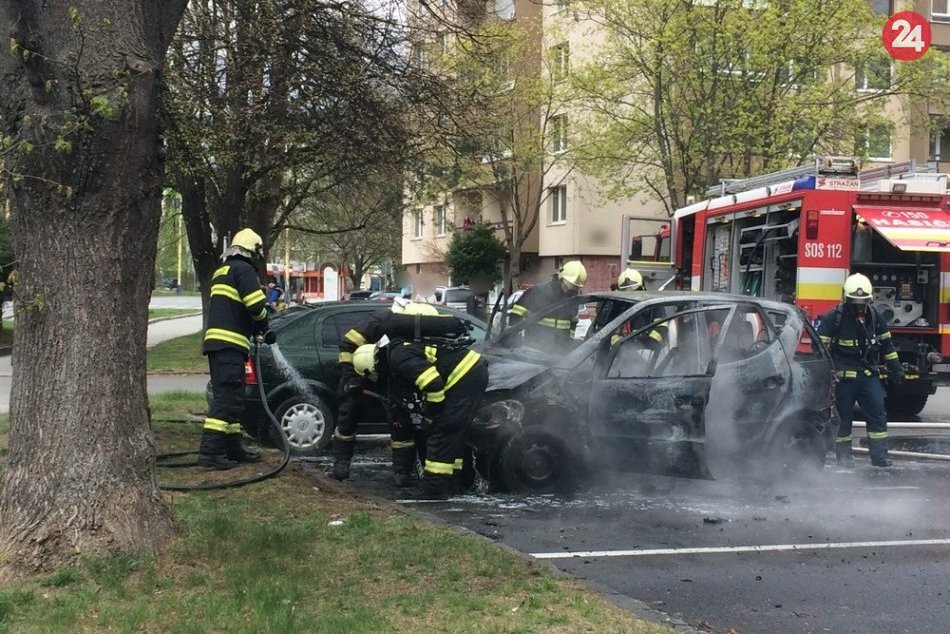 Ilustračný obrázok k článku Hasiči boli v akcii: Požiar auta na prešovskom sídlisku! FOTO