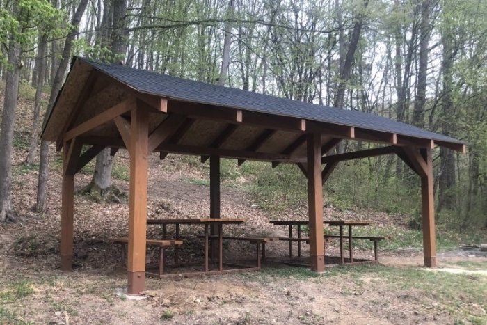 Ilustračný obrázok k článku Obľúbená lokalita Humenčanov s novinkou: Na Hubkovej obnovili ďalší altánok