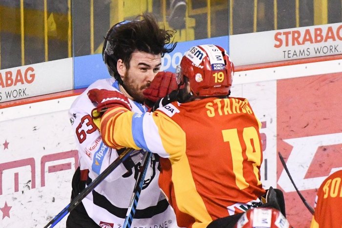 Ilustračný obrázok k článku Potešiteľná správa z kádra vojakov: V Dukle Trenčín ostáva veľká opora