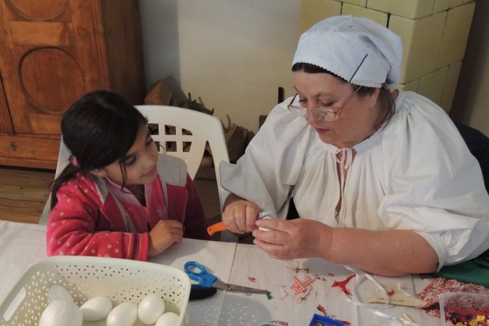 Ilustračný obrázok k článku Veľkonočný deň v starom Žiari: Svätokrížska oblievačka mala úspech, FOTO