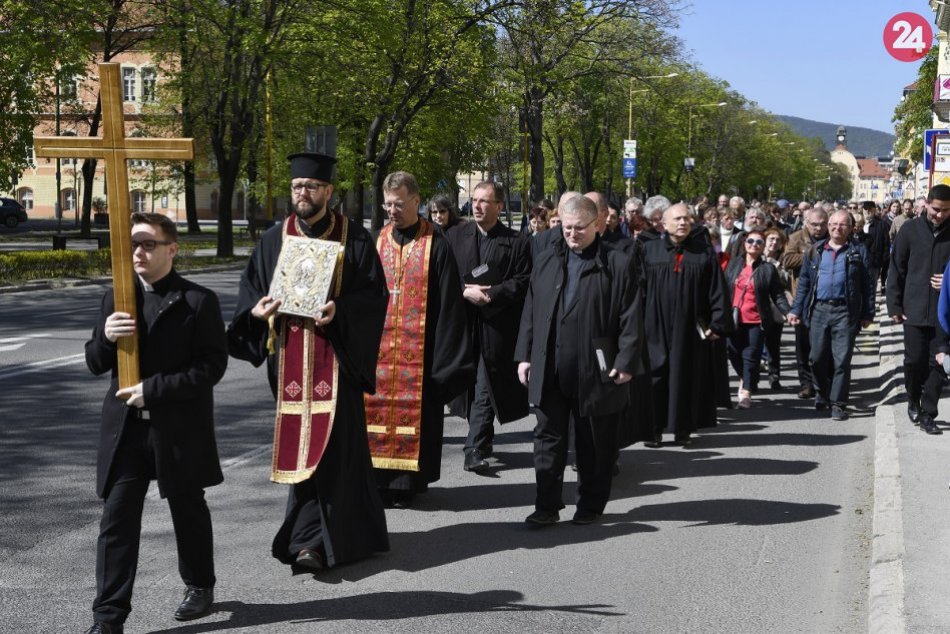 Ilustračný obrázok k článku Stovky veriacich prišlo na 25. ročník ekumenického pašioveho sprievodu