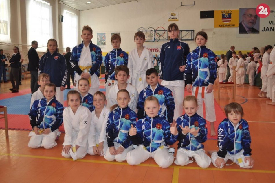 Ilustračný obrázok k článku Medailová žatva popradských karatistov: Z Kežmarku si ich priviezli pätnásť