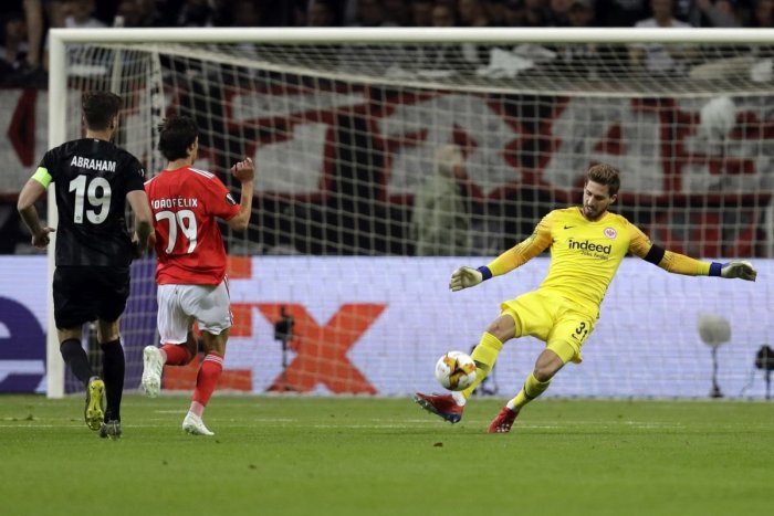 Ilustračný obrázok k článku Fanúšikovia Benficy sa vybrali podporiť svoj klub: Pricestovali do iného Frankfurtu