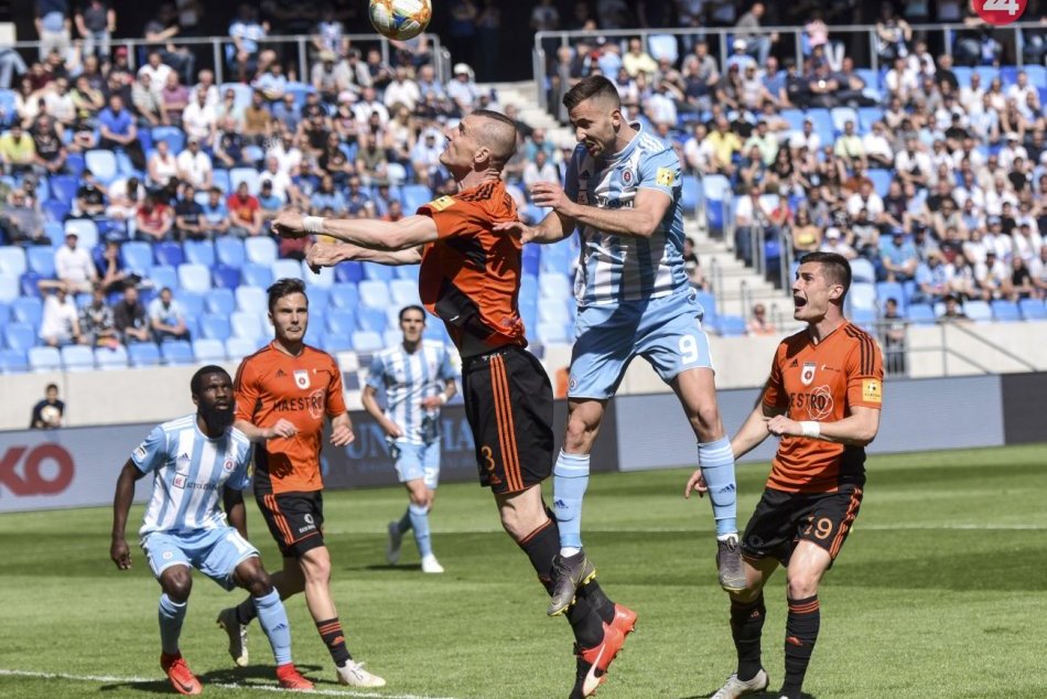 Ilustračný obrázok k článku Nadstavba pokračovala 5. kolom: Slovan stále bez prehry, prekvapilo zakopnutie Žiliny