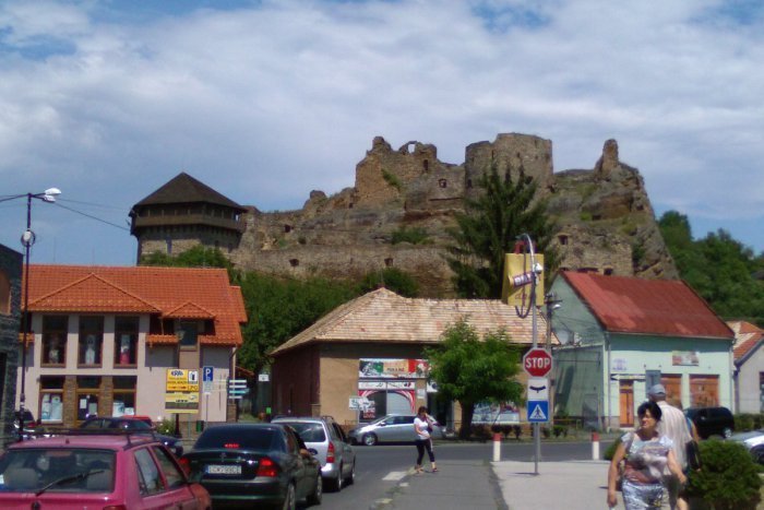 Ilustračný obrázok k článku Hudobnú sezónu na Fiľakovskom hrade otvorí koncert Lotz Trio