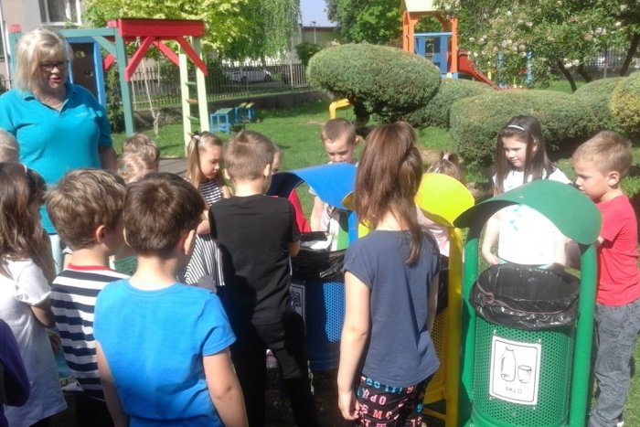 Ilustračný obrázok k článku FOTO, Májovky zo Šale zbierajú odpad: Ukážu aj dospelákom, ako na to