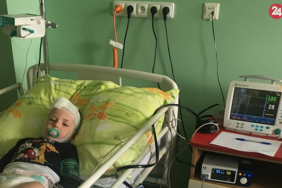 Ilustračný obrázok k článku Malý bojovník v bystrickej nemocnici. Martinko (4) zápasí s raritným ochorením