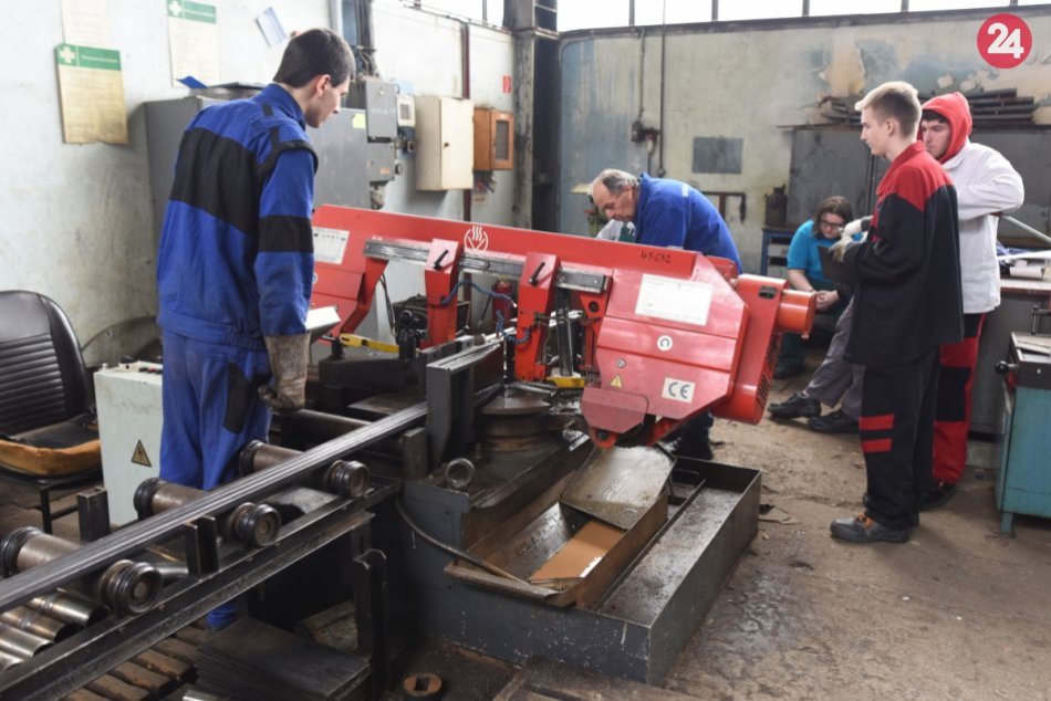 Ilustračný obrázok k článku Novinka v trnavskej škole: Pre žiakov postaví  tréningové robotické centrá