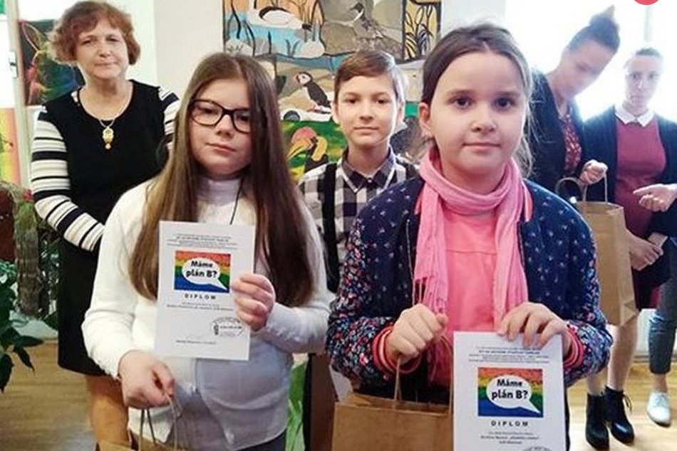 Ilustračný obrázok k článku Máme plán B? Žiaci výtvarného odboru zožali úspech na medzinárodnej súťaži