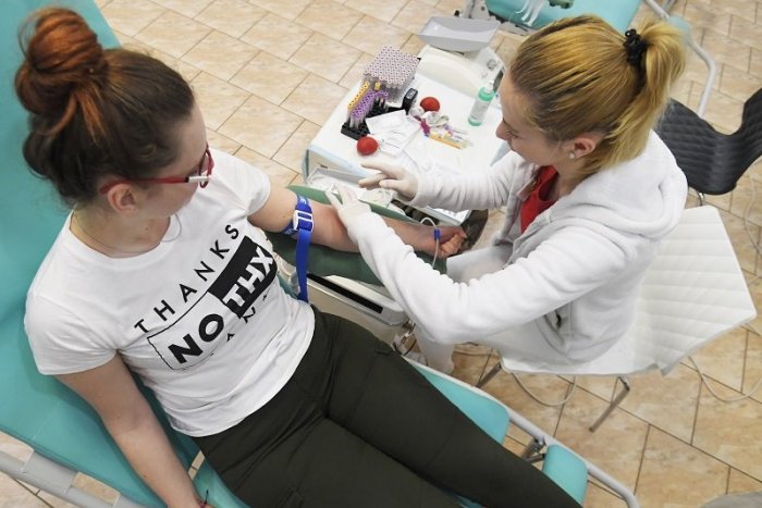 Ilustračný obrázok k článku V bystrickej opere tiekla krv. Desiatky ľudí pritiahla šľachetná myšlienka