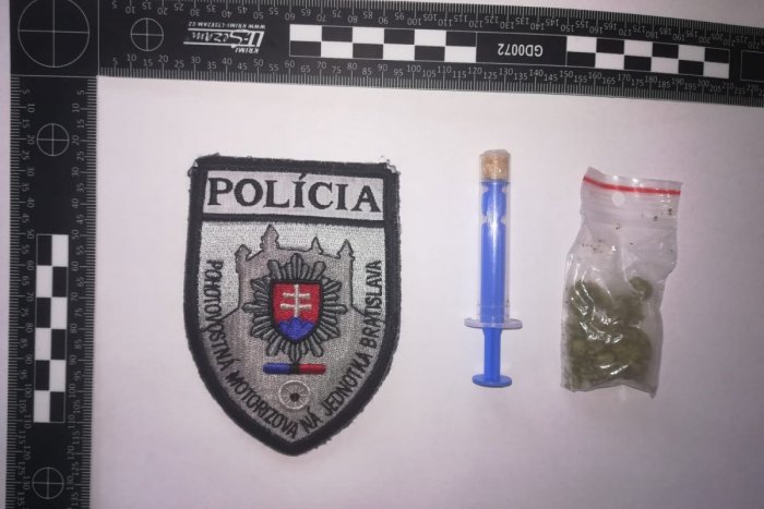 Ilustračný obrázok k článku Polícia objasnila v Bratislave tri prípady drogovej trestnej činnosti