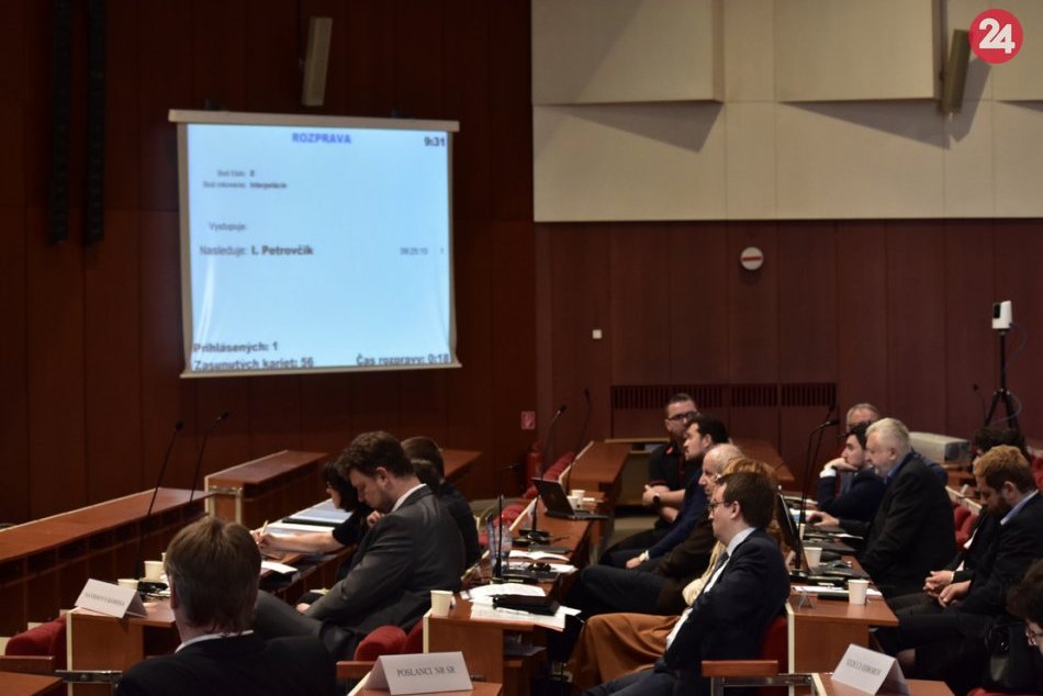 Ilustračný obrázok k článku Vŕtať sa bude! Krajskí poslanci schválili 2,3 milióna eur na geotermálny vrt pre akvapark