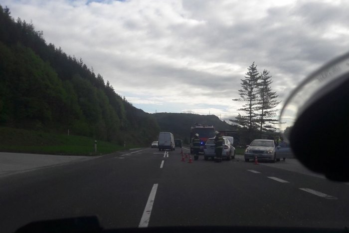 Ilustračný obrázok k článku Nehoda 2 áut na I/66 pri Nemeckej. Z miesta hlásia zranené dieťa