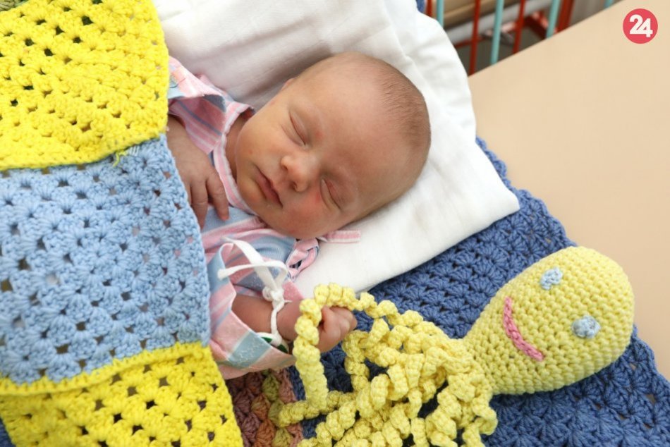 Ilustračný obrázok k článku Háčkované chobotničky a veselé farebné dečky potešili bábätká