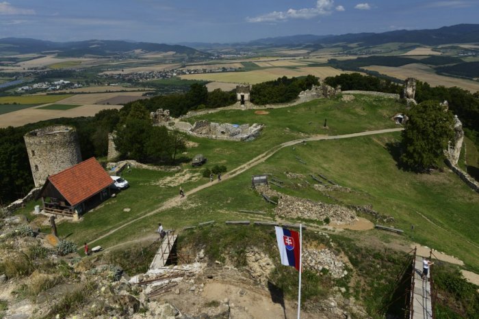 Ilustračný obrázok k článku Veľký Šariš prichádza s novinkou: Vyvezenie na hrad! Kto ho môže využiť?