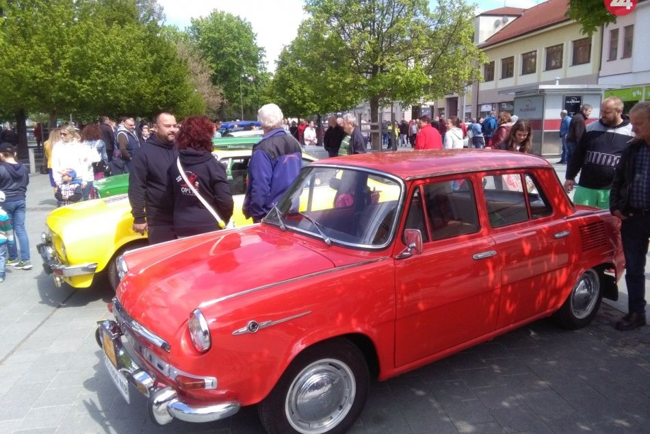 Ilustračný obrázok k článku Zvolenské námestie bolo plné. Ľudí prilákali naleštené veterány, FOTO