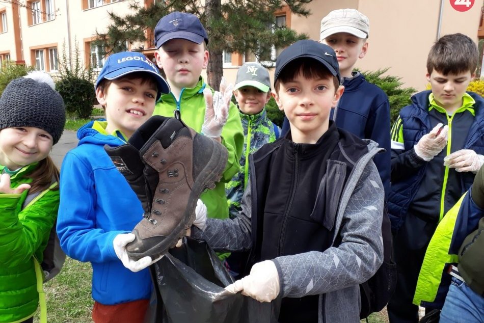 Ilustračný obrázok k článku Zvolen upratovali stovky detí. Vyčistili viac ako 8 lokalít v meste, FOTO