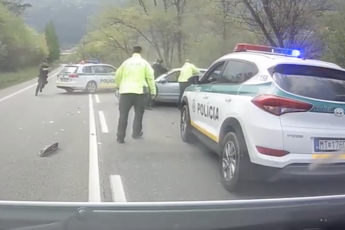 Ilustračný obrázok k článku Policajná naháňačka pri Ružomberku s dohrou: Poliak (20) čelí obvineniu aj za trávu!