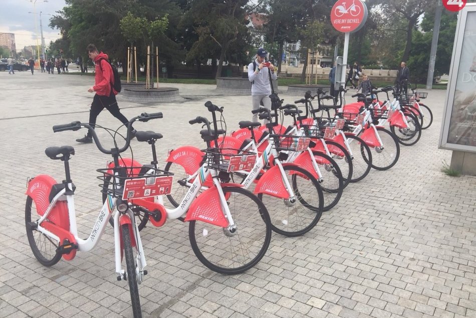 Ilustračný obrázok k článku Zrátali cyklistov. Koľko je ich počas rannej špičky? A jazdia viac ženy alebo muži?