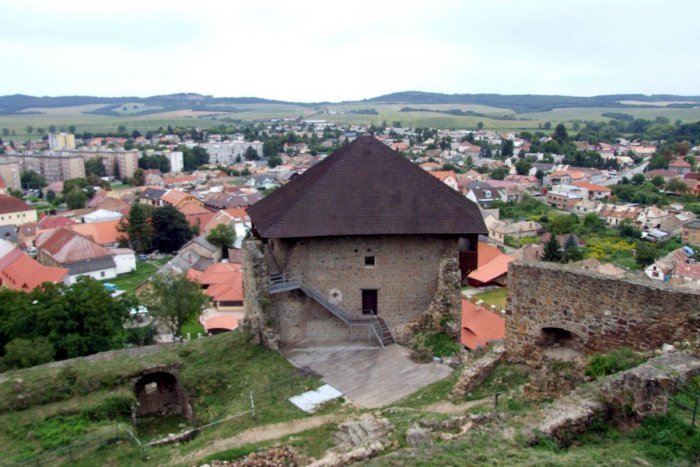 Ilustračný obrázok k článku Kotlebovci sa hlásia na návštevu do Fiľakova, primátor z nej nadšený nie je