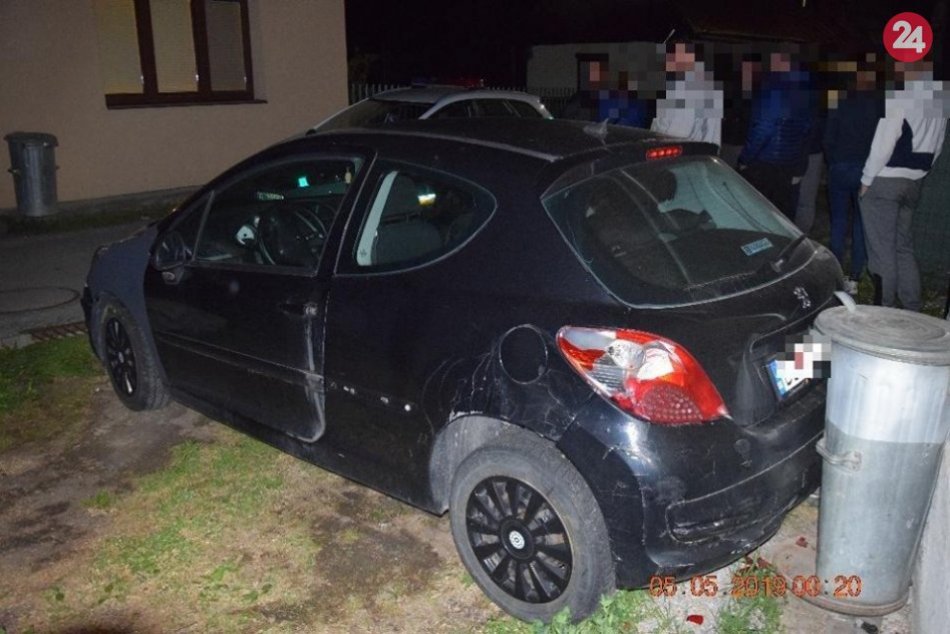 Ilustračný obrázok k článku Po Ľubietovej jazdil vodič s takmer 3 promile. Odnieslo si to ďalšie vozidlo, FOTO