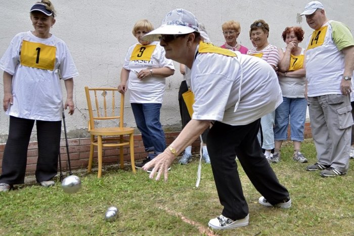 Ilustračný obrázok k článku V Žiari vznikne petangové ihrisko: Od primátora si ho prišli pýtať seniori