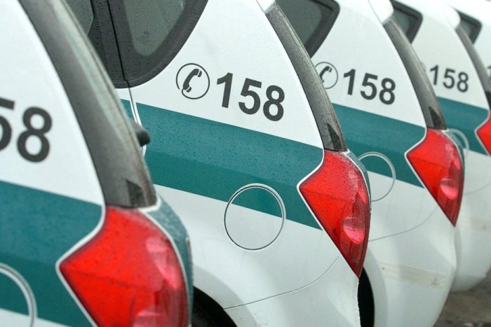 Ilustračný obrázok k článku Pri dievčine (14) zastavilo auto, trojica jej mala ponúknuť odvoz: Prípad rieši polícia