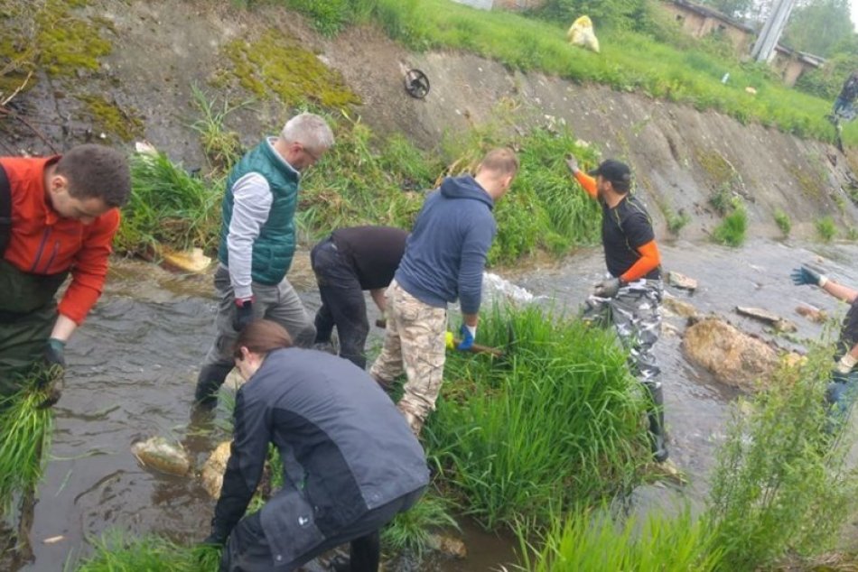 Ilustračný obrázok k článku Rožňavčania sa pustili do čistenia Drázusu: Vytiahli vyše 25 vriec odpadu! FOTO