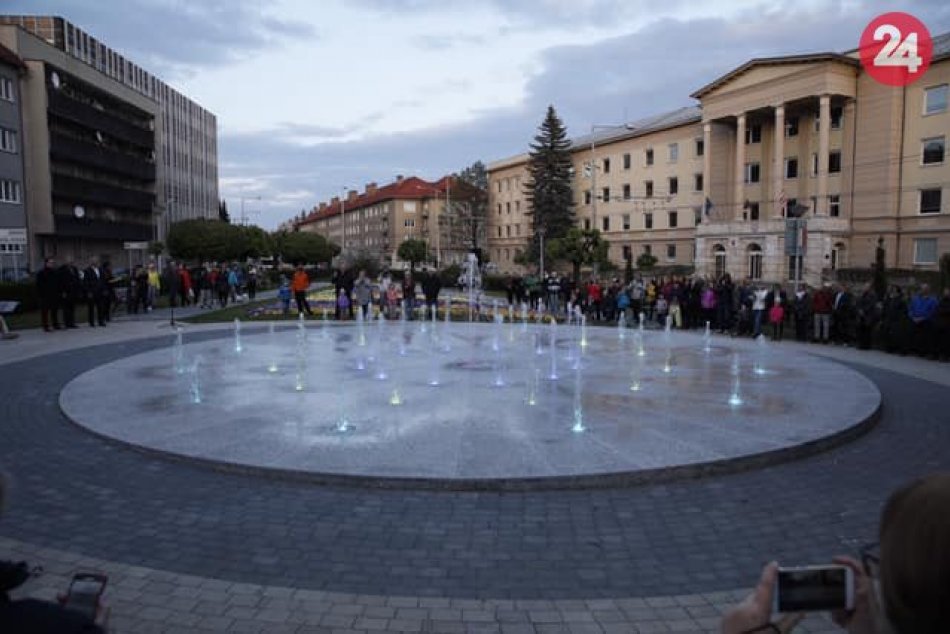 Ilustračný obrázok k článku Fontánu pred Mestským úradom slávnostne spustili. Koľko nakoniec stála? FOTO