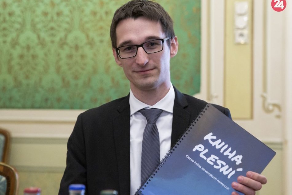 Ilustračný obrázok k článku Študenti poukázali na problémy nemocníc: Ministerke odovzdali Knihu plesní