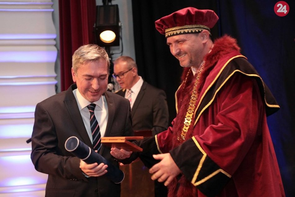 Ilustračný obrázok k článku Máme nových držiteľov cien mesta a primátora. Kto ocenenia získal?