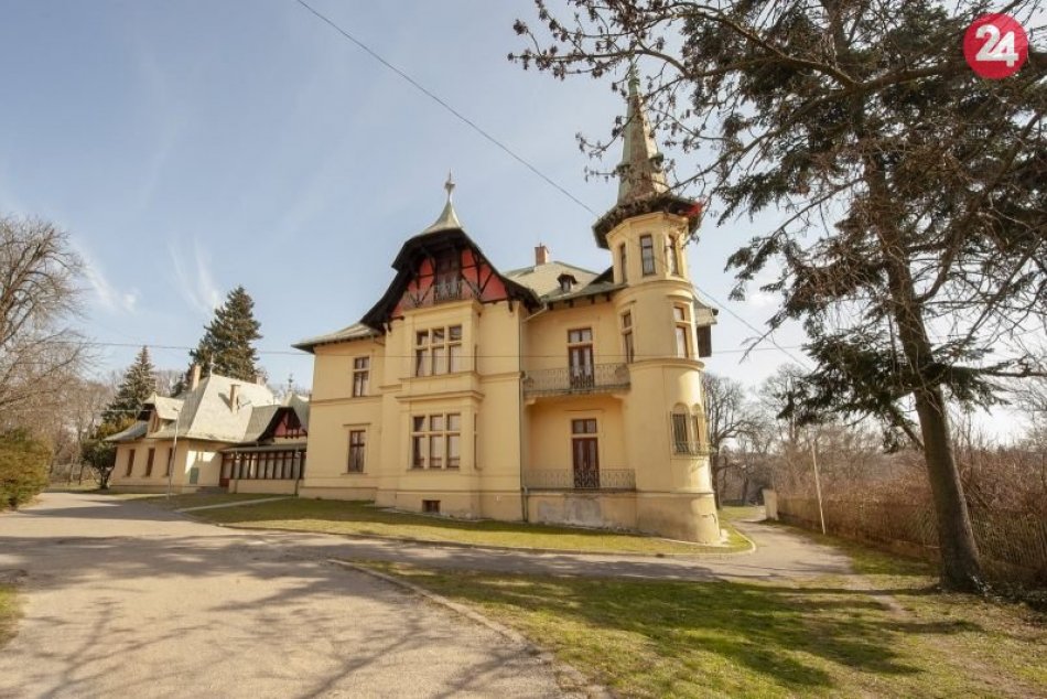 Ilustračný obrázok k článku Nádherná vila ukrytá v Horskom parku rozpráva príbeh vášnivej lásky