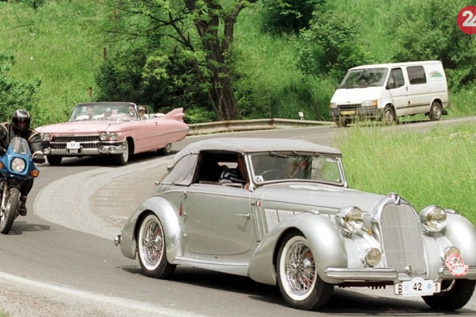 Ilustračný obrázok k článku Lahôdka pre obdivovateľov starých áut: Naleštené veterány sa zastavia v Hlohovci