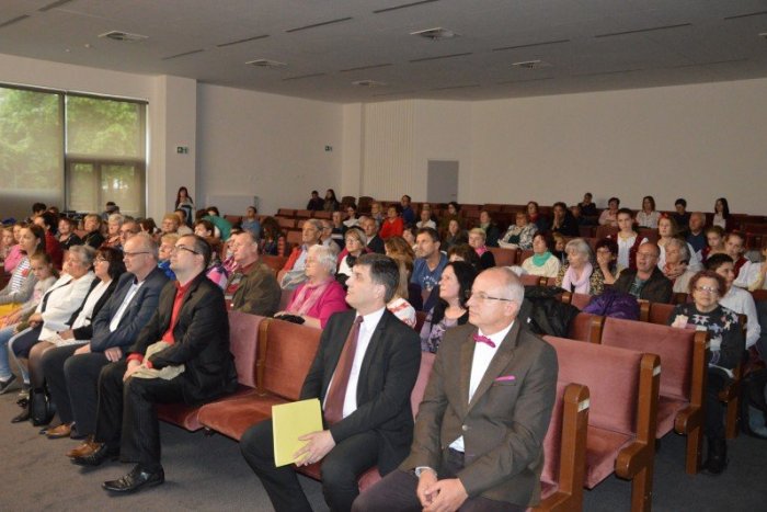 Ilustračný obrázok k článku Šalianski darcovia krvi oslávili 100. ročnicu: Poďakovať prišiel aj tajomník Branislav Ondruš, FOTO