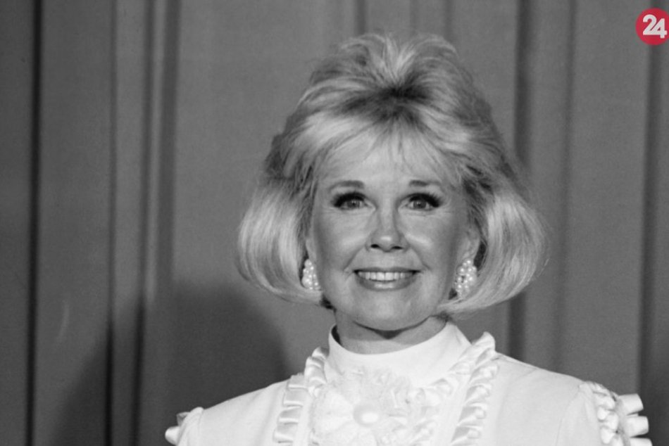 Ilustračný obrázok k článku Vo veku 97 rokov zomrela legendárna herečka a speváčka Doris Dayová