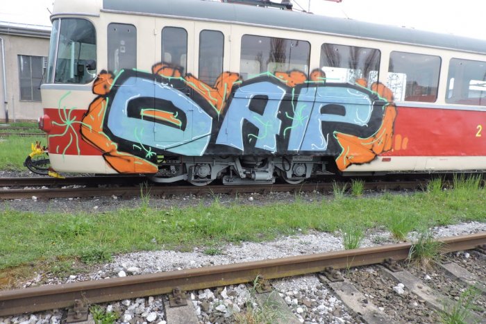 Ilustračný obrázok k článku Neúcta k histórii a práci dobrovoľníkov: Niekto postriekal farbou Trojča číslo 9