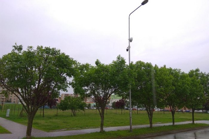 Ilustračný obrázok k článku Na Novozámčanov dohliadajú bezpečnostné kamery: ZOZNAM miest, kde sú umiestnené