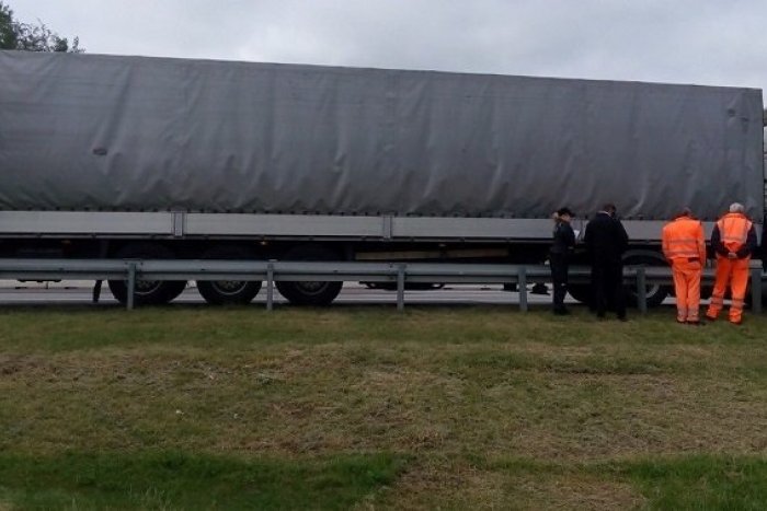 Ilustračný obrázok k článku FOTO: Medzi Prešovom a Košicami vyskočili z kamióna migranti: Afgánec k nám prišiel takmer peši!