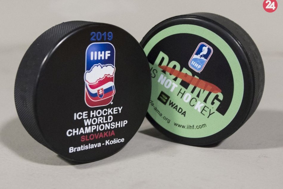 Ilustračný obrázok k článku Puky sa na šampionáte majú ako v bavlnke: Každý ide do hry priamo z mrazničky