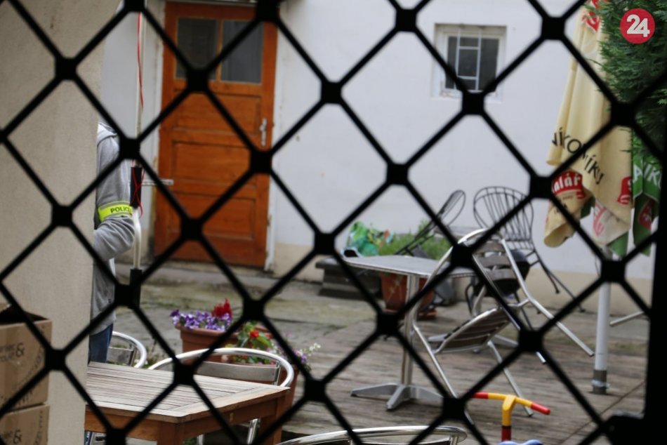 Ilustračný obrázok k článku NAKA prehľadáva v Bratislave bar, dôvodom je prenasledovanie novinárov