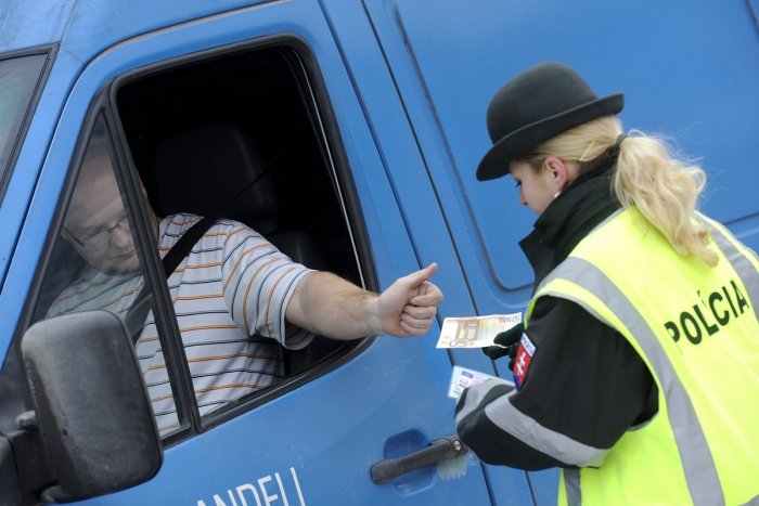 Ilustračný obrázok k článku Hliadky, kontroly, radary… Aký bude týždeň na cestách v Považskej a okolí?