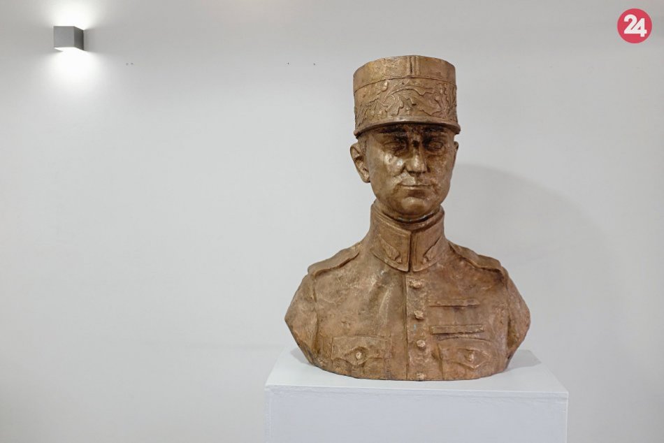 Ilustračný obrázok k článku Trojmetrový pamätník M.R.Štefánika: Na budúci rok ho osadia pred Okresný súd v Poprade