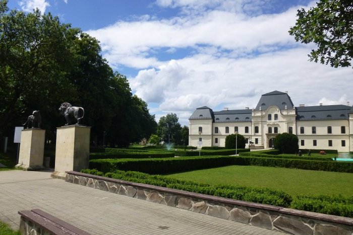 Ilustračný obrázok k článku Čo Humenčania chcú? Umeleckú záhradu, fitness stroje vonku i koč pri kaštieli