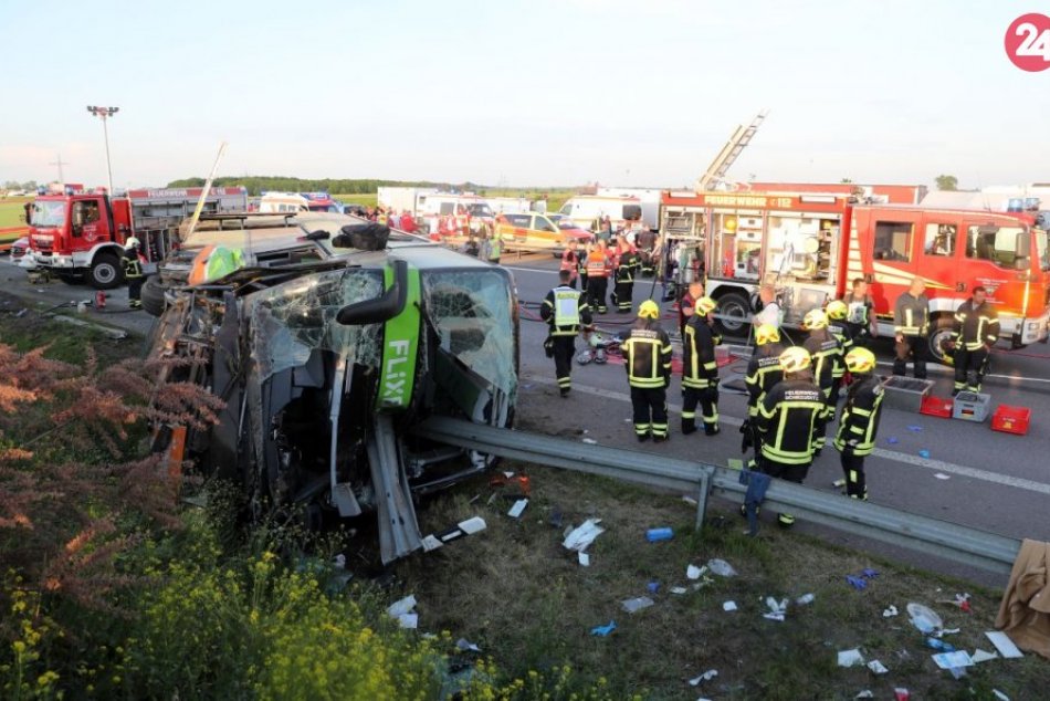 Ilustračný obrázok k článku Nehoda autobusu si vyžiadala život ženy: Zranili sa desiatky ľudí
