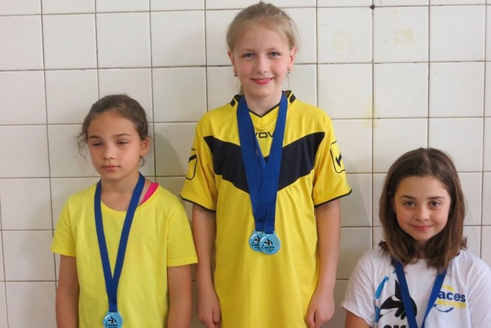 Ilustračný obrázok k článku Humenská plavkyňa Noemi na pretekoch v Michalovciach: Čo štart, to zlatá medaila