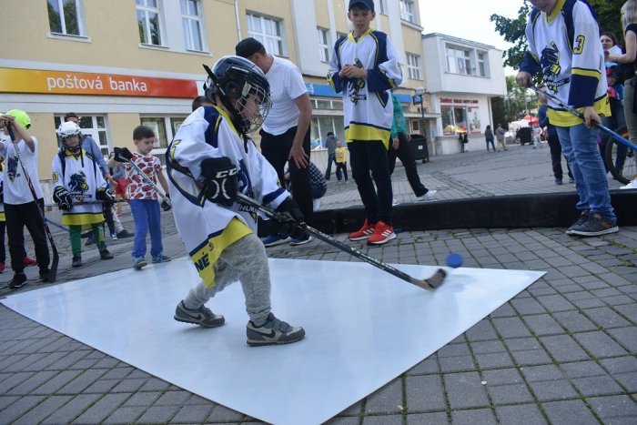 Ilustračný obrázok k článku Na námestí sa predstavil novovzniknutý mládežnícky hokejový klub: HK Humenské Levy