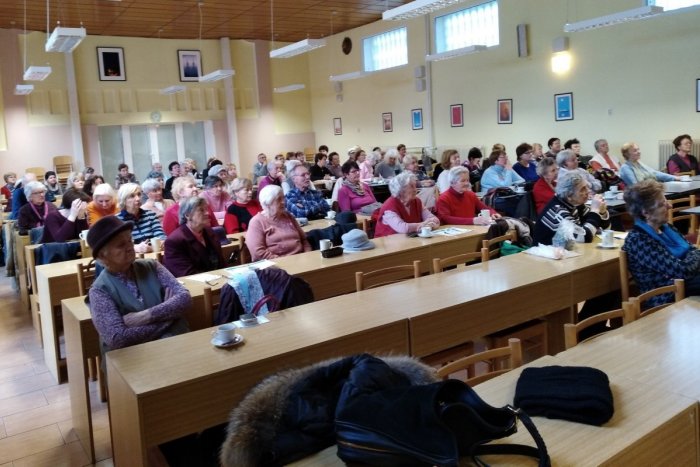 Ilustračný obrázok k článku Seniori pozor! Podvodníci opäť útočia, používajú novú taktiku