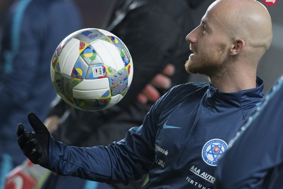 Ilustračný obrázok k článku Slávny odchovanec nitrianskeho futbalu pomáha vypredať štadión: Kúpil 400 lístkov