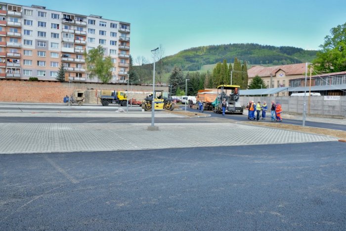 Ilustračný obrázok k článku Vodiči sa môžu tešiť na 82 parkovacích miest, už čoskoro zaparkujú na niekdajšom "tankodróme"