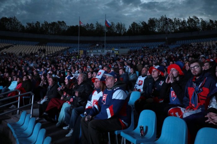 Ilustračný obrázok k článku Tipy na víkend: Poďte ešte naposledy fandiť do Hokejového mestečka v Amfiteátri